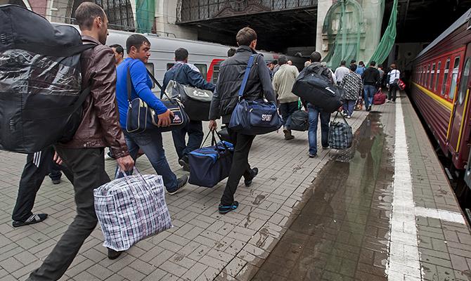 По мнению психолога, Европа с помощью мигрантов решает свои экономические проблемы